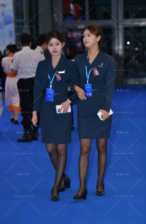 两位黑丝展会参展工作小姐姐 [17P]