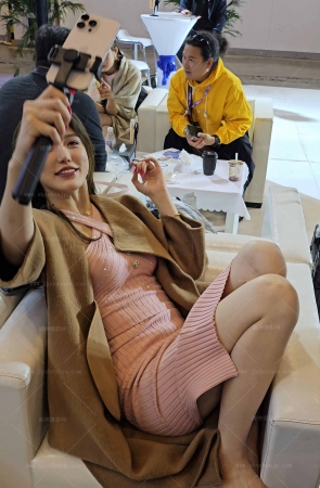 苏州改装展之休息时的小乌苏图64P视10min 8P