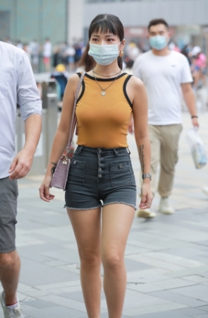 性感黑色热裤女友