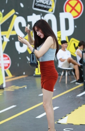 极品红色包屯裙美女现场搭讪原版视频MJ122[8.54G]