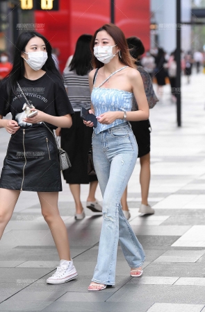 抹胸紧牛闺蜜