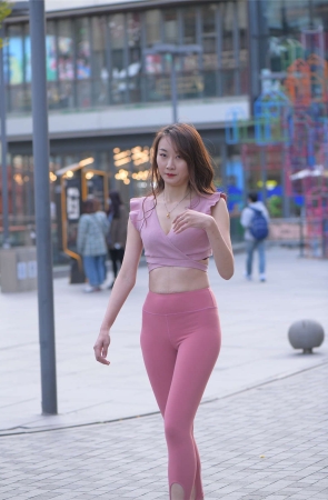 粉色瑜伽裤好身材