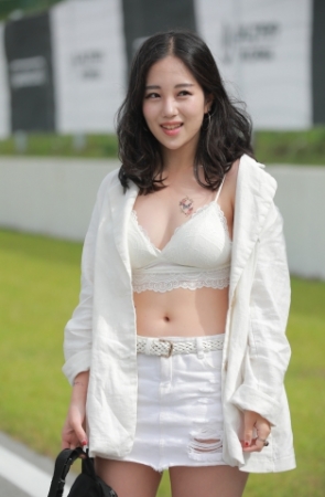 面容姣好的女孩 看着就是一种享受