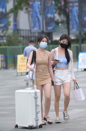 短裙靓丽小姐姐