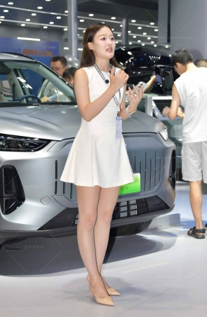 24831-21=45√美腿高跟女主播 11P