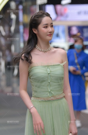 高挑的美人儿