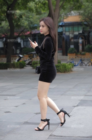 美丽与性感并存的她