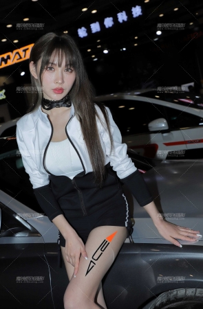 白黑热裤制服2
