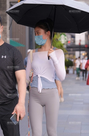性感灰色紧身裤美女