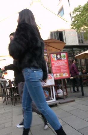 牛仔裤高挑性感御姐范美女