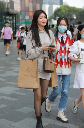 四九城嘎子街拍作品 - 黑丝包臀裙小姐姐