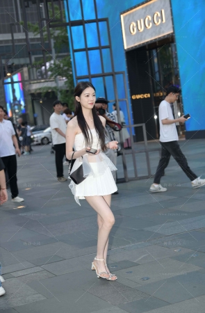 夜拍甜美型气质小清新女孩