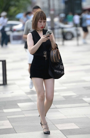 22812-23+60白皙少妇 12P