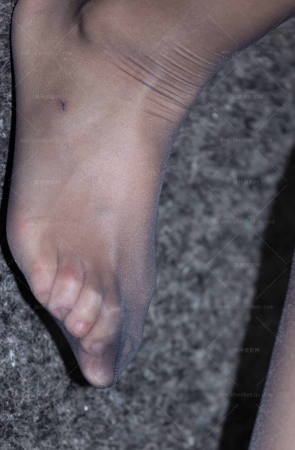 LB603-222P 成都车展-透视大奶熟女网红刘香的超透黑丝玉足 10P