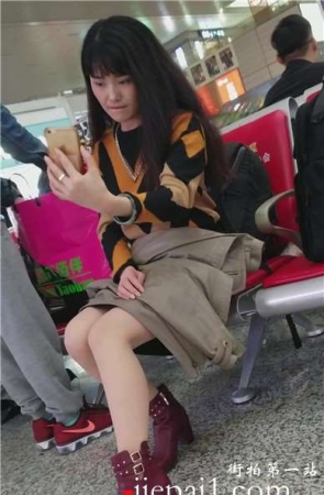 4k-高铁站候车室拍摄一位美若天仙的女神，你自拍我拍你。