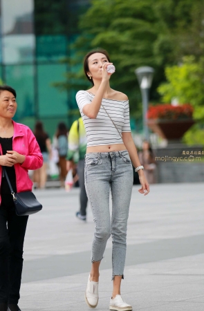身高180+的长腿露脐牛仔