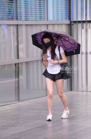 白皙美腿小姐姐