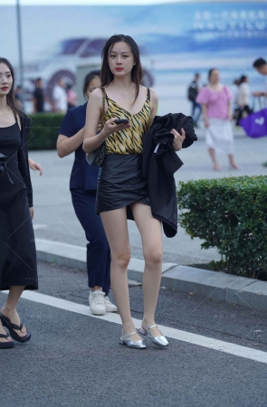 皮短裙高挑美腿美女