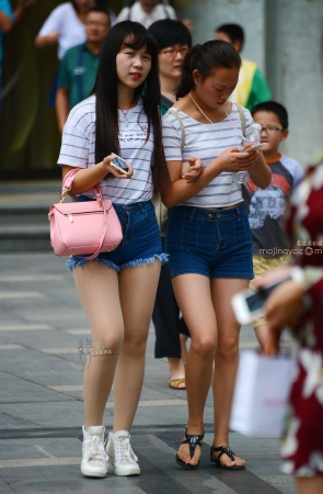 兰牛热裤小妹----（12P）