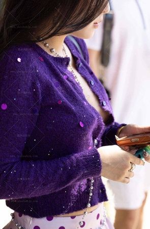 LB222-220P 上海时装周-气质美少妇穿衣服不扣扣子露美胸