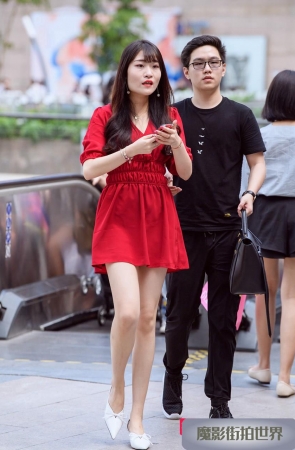 红裙美女3A2509[47.2M]