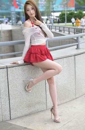 短裙美腿气质网红 小桂圆