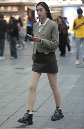 街拍肉丝短裙