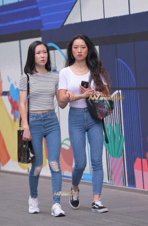 两个紧牛MM