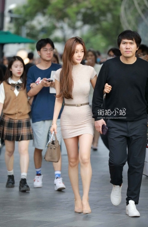 包臀短裙长腿美女