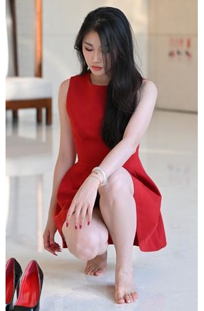 红色连衣裙美女(91P)