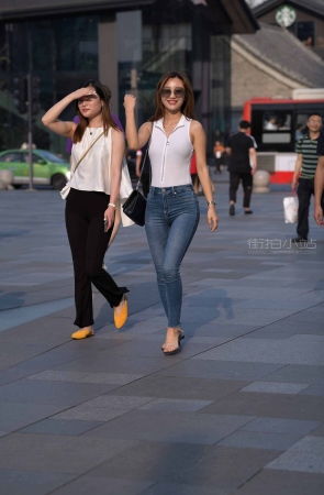 搭讪紧牛美女