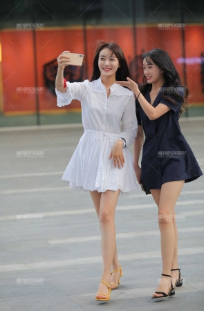 清纯好看的小姐姐 展现女神气质