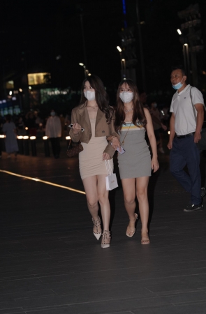 花不止有貌 还有香 美人亦是如此