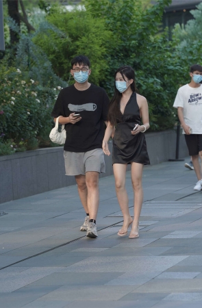 大气美丽吊带裙