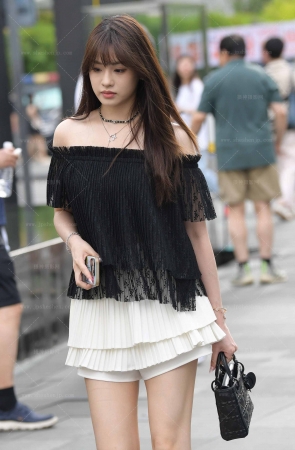 25521=4=64√清秀美腿女孩 13P