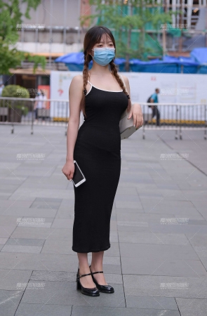 清纯而迷人的小姐姐