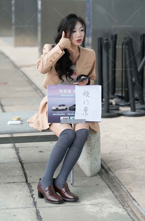 穿长筒袜的美女主播