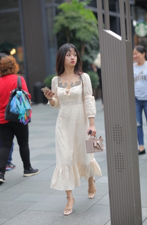 大眼美眉