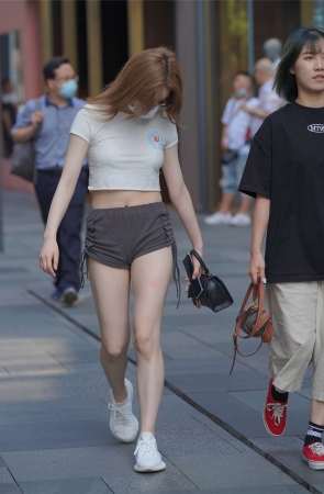 灰色热裤美腿白嫩