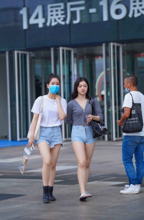 两位热牛美眉
