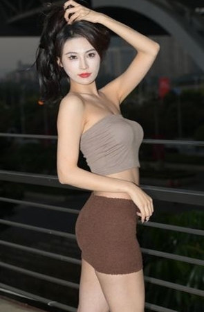 抹胸包屯美女(83P)