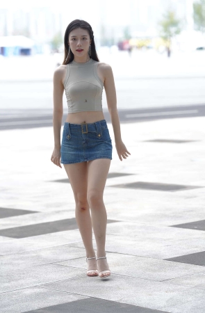 蓝色短裙小蛮腰凉高