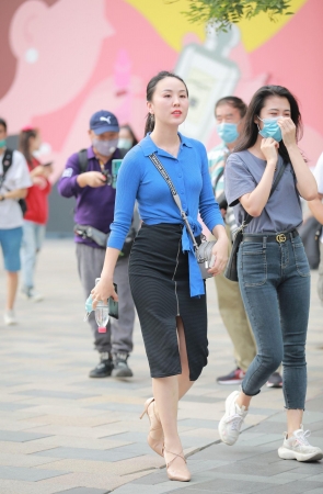 黑色包屯裙女士