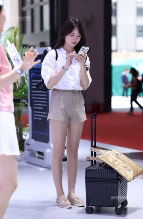20250429卡其色短裤肉丝轻熟女
