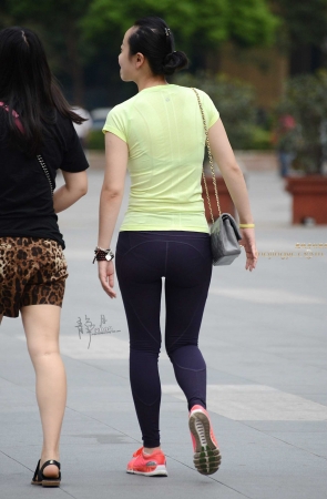 静月街拍】圆臀妹子----（9P）