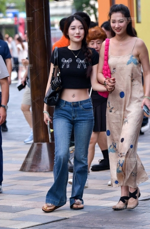 &美脐牛仔裤美女