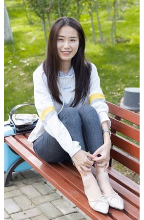 丝足美女【套图+视频】