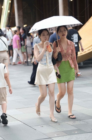 平时注意防晒，难怪肌肤白皙~