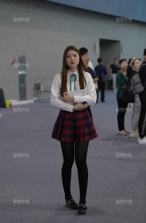 黑丝短裙妹子