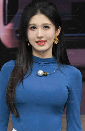 25614-3-72√沃尔沃展台-美足婕妤-多名网红